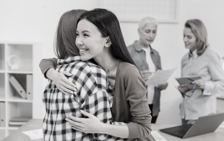 grupo-positivo-mujeres-juntas_23-2148407558